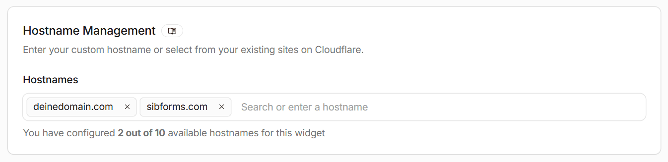 Die Oberfläche zur Hostnamenverwaltung zeigt zwei ausgewählte Hostnamen an, „deinedomain.com“ und „sibforms.com“, sowie ein Suchfeld zum Hinzufügen weiterer Hostnamen.