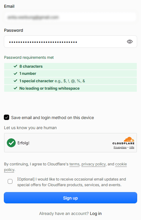 Cloudflare-Anmeldeformular mit Feldern für E-Mail-Adresse und Passwort, einer Checkliste mit Passwortanforderungen, Cloudflare-Richtlinien und einer blauen Schaltfläche „Anmelden“ darunter.