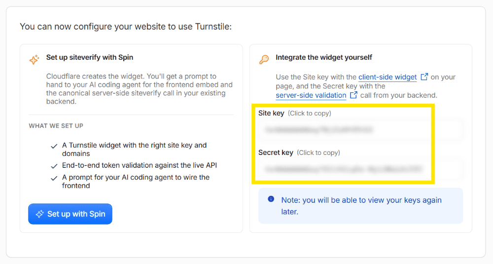 Einrichtungsbildschirm von Cloudflare Turnstile mit Optionen zur Einrichtung der Website-Verifizierung, wobei die Felder für den Website-Schlüssel und den geheimen Schlüssel unkenntlich gemacht und hervorgehoben sind.